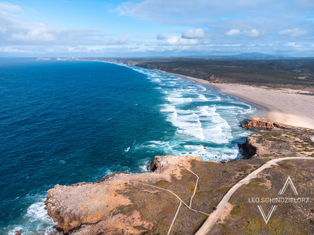 Fotografie_Leo_Schindzielorz_PT_Sommer_Algave_20211129_DJI_0891_org | Atmosphärische Landschaftsbilder & Drohnenaufnahmen aus dem Allgäu, Tirol, Südtirol & der Schweiz – ideal für Leinwanddrucke & zur stilvollen Raumgestaltung. - Realisiert mit Pictrs.com
