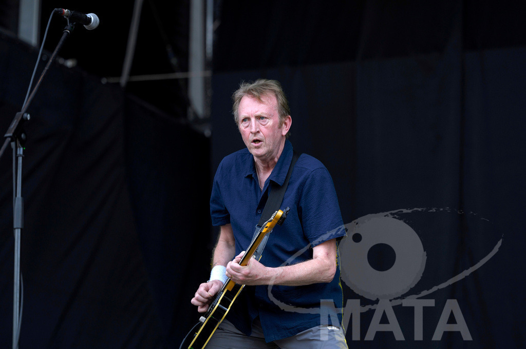 _DWA6689 | Schottisch Gitarrist Bruce Watson von der Band Big Country bei ihrem Auftritt im Rahmen des Festival Lieder am See 2024 in Franken Enderndorf Spalt, 27.07.2024 Bayern Deutschland - Realisiert mit Pictrs.com