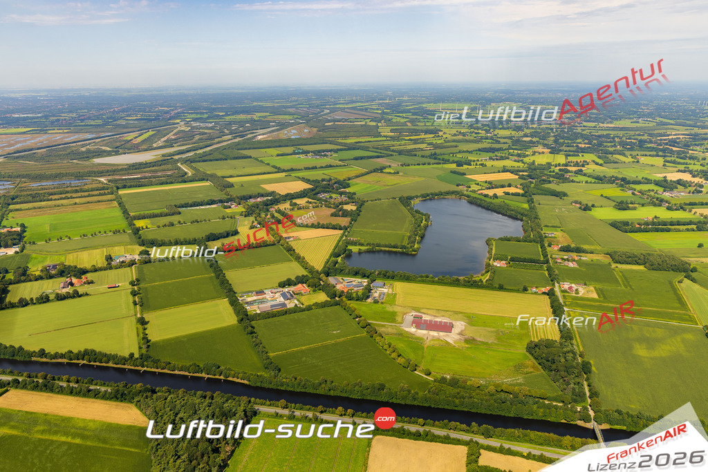 Schrägluftbild  See  Bockhorst - Das Luftbild wurde 2025 vom UL-Flugzeug heraus erstellt (ohne Drohne- keine Drohnenaufnahme ) - Hochauflösende Luftaufnahme -Nicht vergleichbar mit Google Maps oder Satelittenbilder- Die Geschenkidee !Mit Lizenz und Bildrechte bestellbar