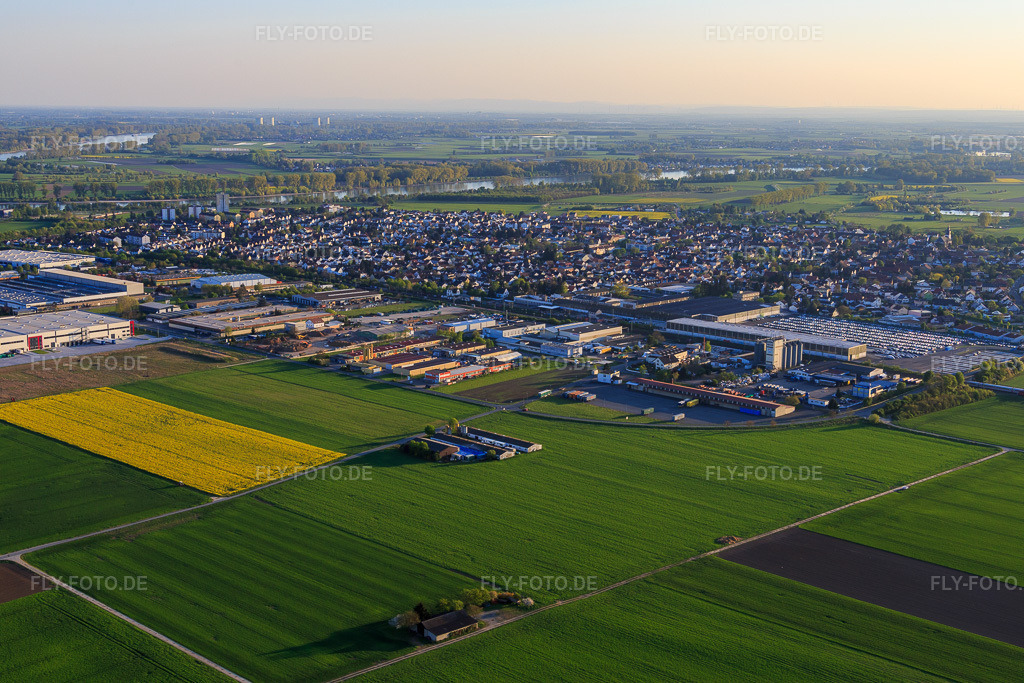 Luftbild: Industriegebiet Eisenbahnstr in Biebesheim am Rhein im Bundesland Hessen in Deutschland. Foto: IMG_077715.jpg vom 23.04.2015 durch Werner Riehm/FLY-FOTO.de