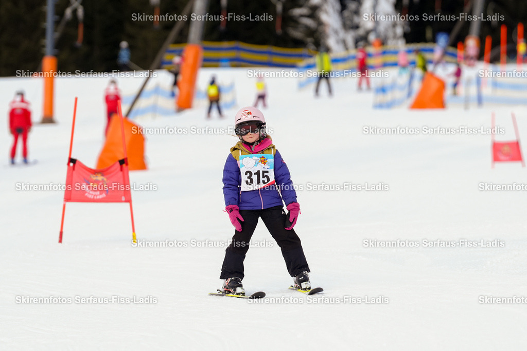 SRF_02.01.2026_0479 | Skirennfotos,Serfaus,Fiss,Ladis,Kinderskirennen,Winter,Tirol,Oberland,skirace,SFL,feelfree,weil wir's genießen,ski,Ski,skifahren,Sonnenplateau, - Realisiert mit Pictrs.com