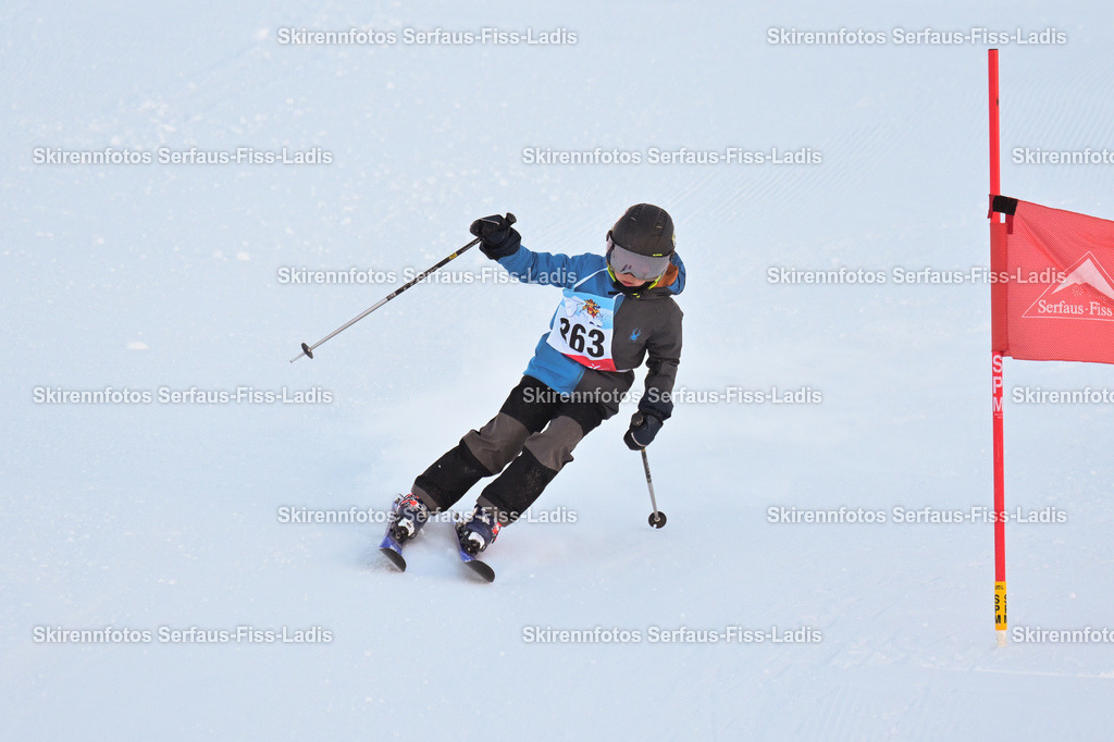 SRF_25.12.2025_0201 | Skirennfotos,Serfaus,Fiss,Ladis,Kinderskirennen,Winter,Tirol,Oberland,skirace,SFL,feelfree,weil wir's genießen,ski,Ski,skifahren,Sonnenplateau, - Realisiert mit Pictrs.com