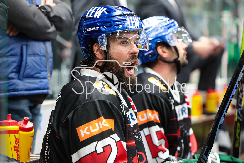 Augsburger Panther - Duesseldorfer EG | Braden Lamb (AEV #2) fiebert auf der Bank mit