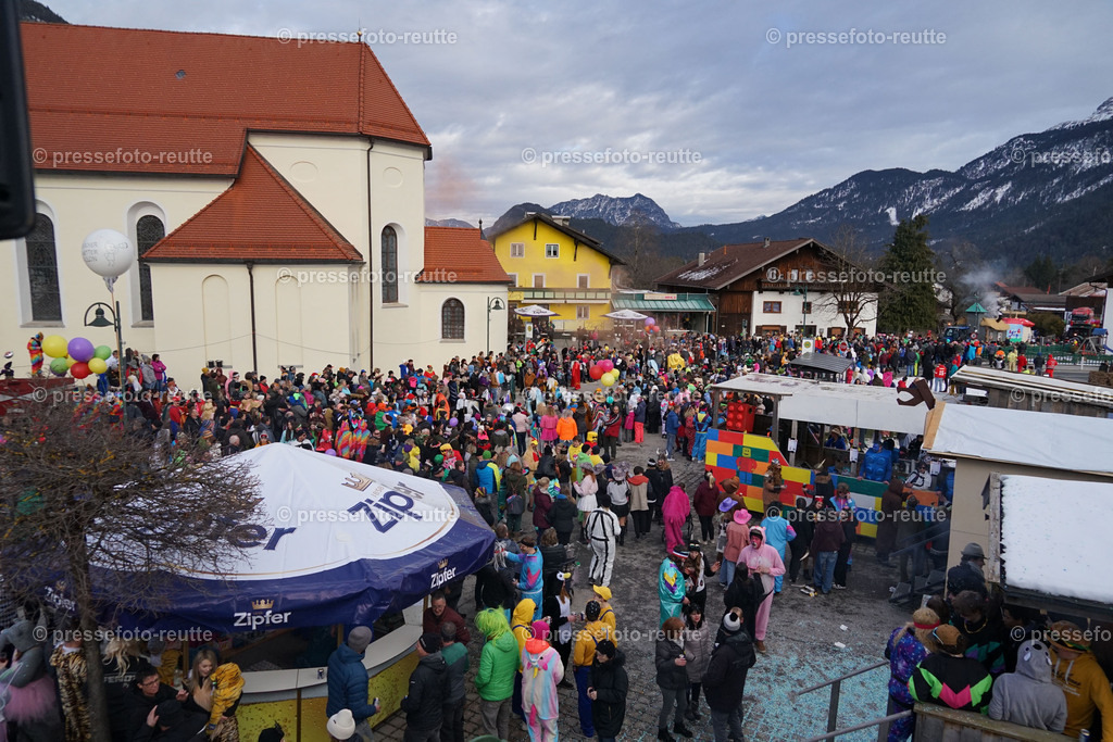 news-2023-Feb11-Fasching-Weissenbach-DSC02068 | Info aus dem Bezirk Reutte/Ausserfern Tirol sowie eine umfangreiche Bilddatenbank über die gesamte Region: Lechtal, Talkessel Reutte, Tannheimertal, Zwischentoren. Lech, Plansee, Zugspitze, Grenztunnel, B179, Fernpassstraße, Verkehr, Lawinen, Tradition, - Realisiert mit Pictrs.com