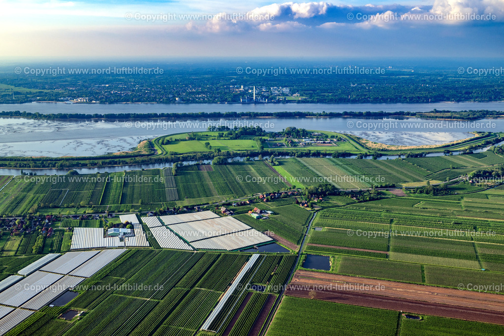 Hahnöfersand_Elbinsel_ELS_9663070524 | JORK 06.05.2024 Gefängnis- Gelände und Sicherheitsumzäunung der Justizvollzugsanstalt JVA auf der Insel im Flußverlauf der Elbe im Ortsteil Hahnöfersand in Jork Altes Land im Bundesland Niedersachsen, Deutschland. Nur für redaktionelle Nutzung freigegeben ! // Prison grounds and high security fence Prison on the island in the course of the Elbe river in the district Hahnoefersand in Jork Old Land in the state Lower Saxony, Germany. Editorial use only ! Foto: Martin Elsen