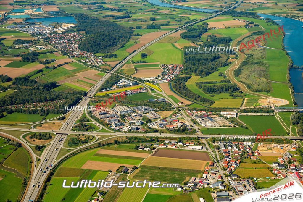 Das Luftbild zeigt : Fischerdorf Gewerbegebiet Autobahn Deggendorf - Die Luftaufnahme wurde 2023 vom UL-Flugzeug aus erstellt ( keine Drohne ) - Hochauflösende Luftaufnahme - Für grossformatige Ausdrucke geeignet. Die Geschenkidee !Mit Lizenz und Bildrechte bestellbar