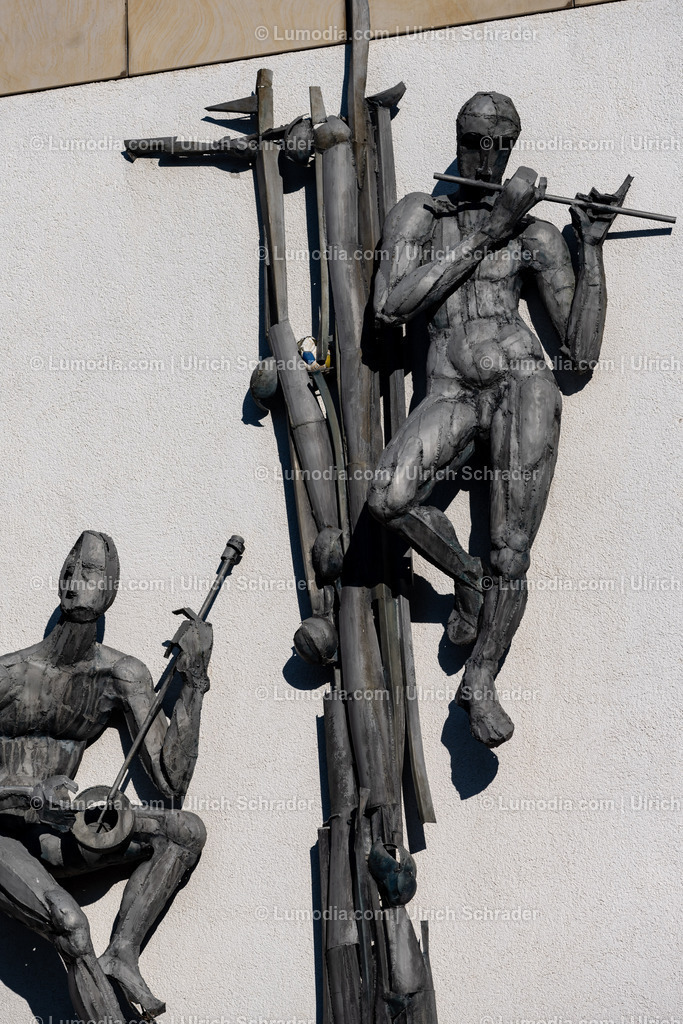 10049-13393 - Kunst am Bau in Halberstadt | Stockfoto und Bilderpool mit Bildmaterial aus Deutschland, dem Harz, Halberstadt, Quedlinburg, Wernigerode und weltweit. Qualitativ hochwertige und professionelle Fotos anschauen und kaufen. - Realisiert mit Pictrs.com