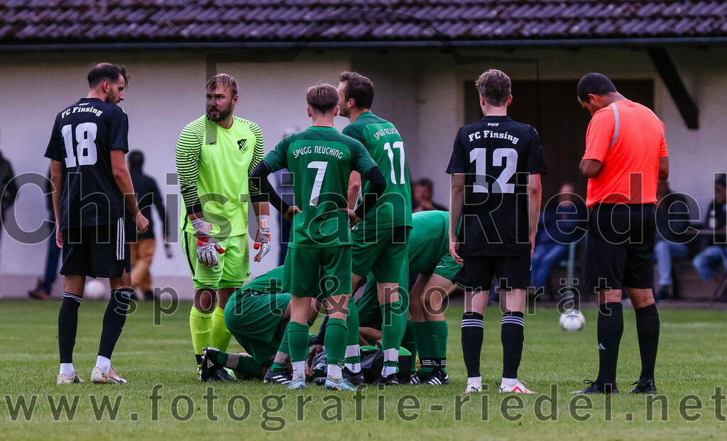 2023-07-25_102_SpVgg_Neuching_gegen_FC_Finsing | Neuching, Deutschland, 25.07.2023:
Fußball, A-Klasse 2023 / 2024, Toto Pokal, SpVgg Neuching gegen FC Finsing, Endergebnis: 2:4

Dominik Keuter (FC Finsing, #18), Torwart Daniel Schröder (FC Finsing, #1), Sven Wagner (SpVgg Neuching, #7), Mathias Haberthaler (SpVgg Neuching, #17), Lukas Haberthaler (SpVgg Neuching, #16), Fabian Kövener (FC Finsing, #12), Schiedsrichter Marius Baumann

Foto: Christian Riedel / fotografie-riedel.net