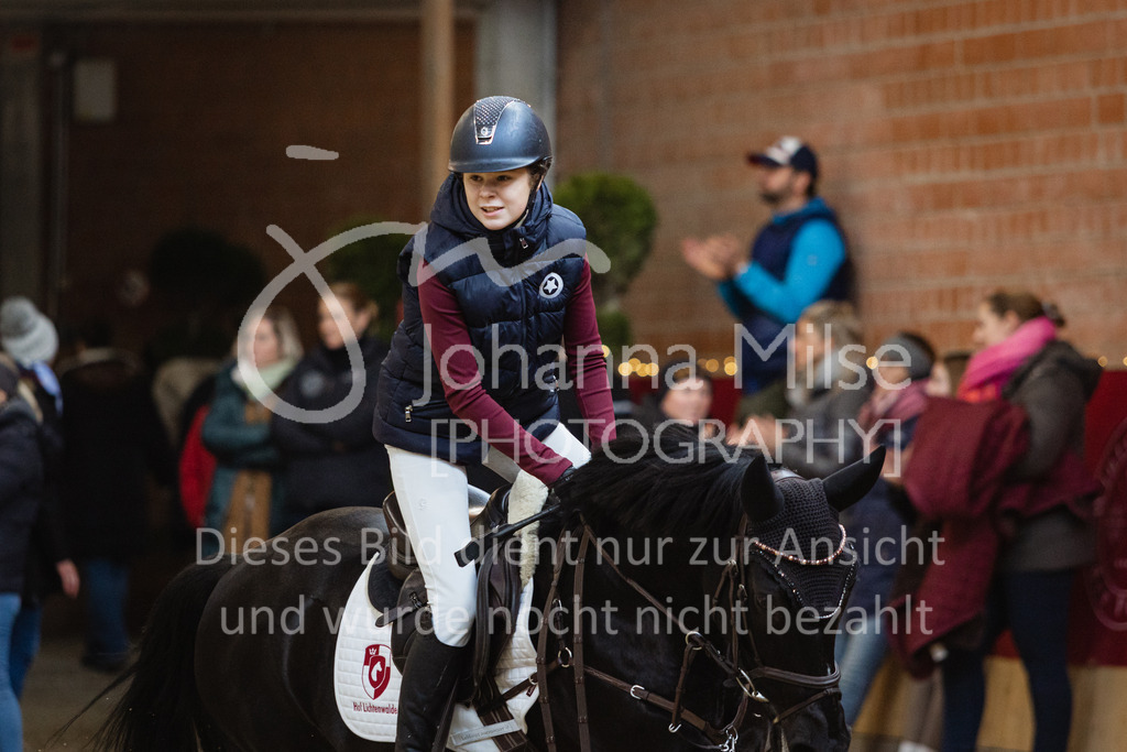 221127_Winterfestival_L-Spr_HPTTY-261 | Deine schönsten Turniermomente als professionelle Fotos! Entdecke hochwertige Pferdesport-Fotografie im Online-Shop. Jetzt Fotos finden & bestellen!