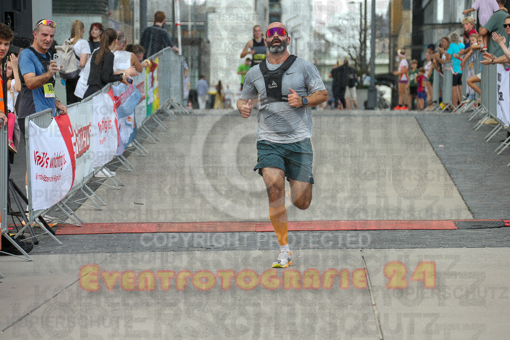 250920_1517_EX1_8792 | Sportfotografie im Rhein-Sieg Kreis, Köln, Bonn, NRW, Rheinland Pfalz, Hessen, etc. Unser Tätigkeitsfeld umfasst den Laufsport vom Volkslauf über den Marathon, Duathlon, Triathon bis zum Ultralauf wie Kölnpfad Ultra oder Schindertrail.