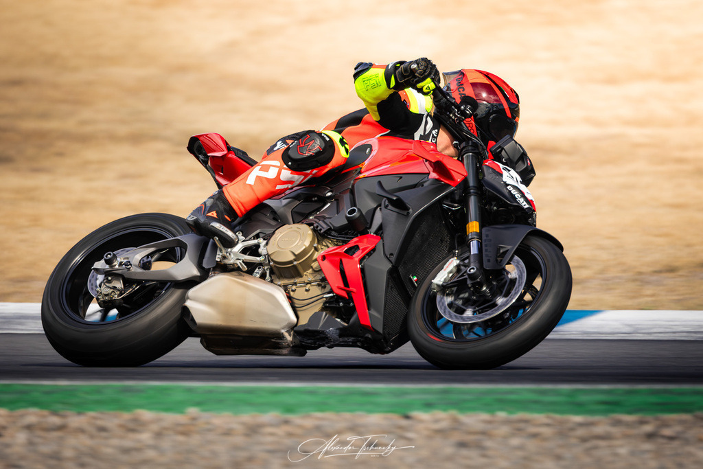 Ducati Trackday Hockenheimring 2026 | Entdecken Sie die faszinierende Welt von Alexander Tschuncky Arts: Kreative Fotografie, atemberaubende Automobilkunst und hochwertiger Bilderdruck. Lassen Sie sich inspirieren! - Realisiert mit Pictrs.com