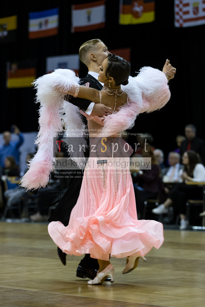 20241102_DC_HGR_Std_09379 | Tanzsportbilder, Standardtanz, Lateintanz, WDSF, DTV, LTVB, dancecomp, goc, hessen tanzt, blaues band der spree, walzer, tango, wiener walzer, slowfox, quickstepp, samba, rumba, cha-cha-cha, paso doble. jive, hd-kroft photography, turniertanzsport
