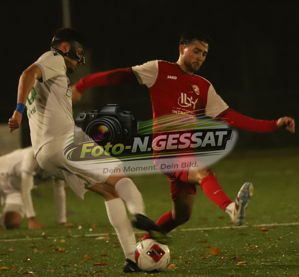 FC RW Kirchlengern - FC Lübbecke | Auf dem Bild zu sehen: rot FC RW Kirchlengern: Levin Güzelel ; weiß FC Lübbecke: Walat HouraFC RW Kirchlengern, FC Lübbecke, Saison 25/26, Landesliga, Kirchlengern, Deutschland - Realisiert mit Pictrs.com