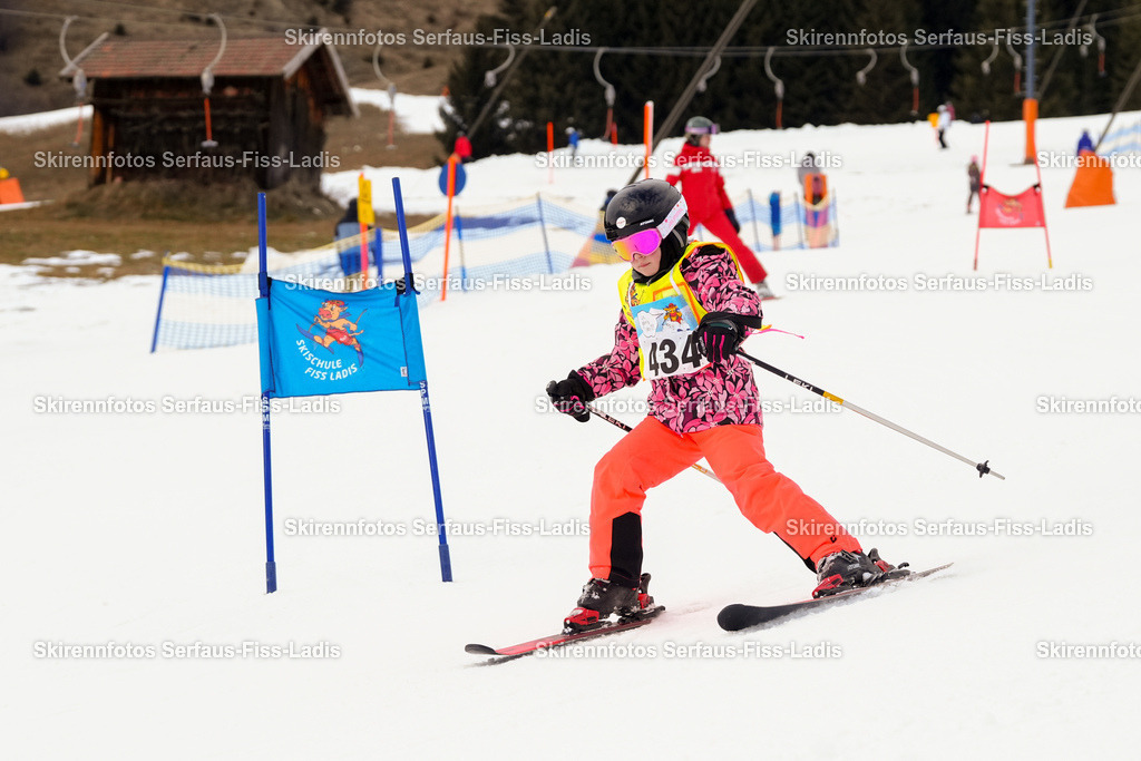 SRF_02.01.2026_0719 | Skirennfotos,Serfaus,Fiss,Ladis,Kinderskirennen,Winter,Tirol,Oberland,skirace,SFL,feelfree,weil wir's genießen,ski,Ski,skifahren,Sonnenplateau, - Realisiert mit Pictrs.com
