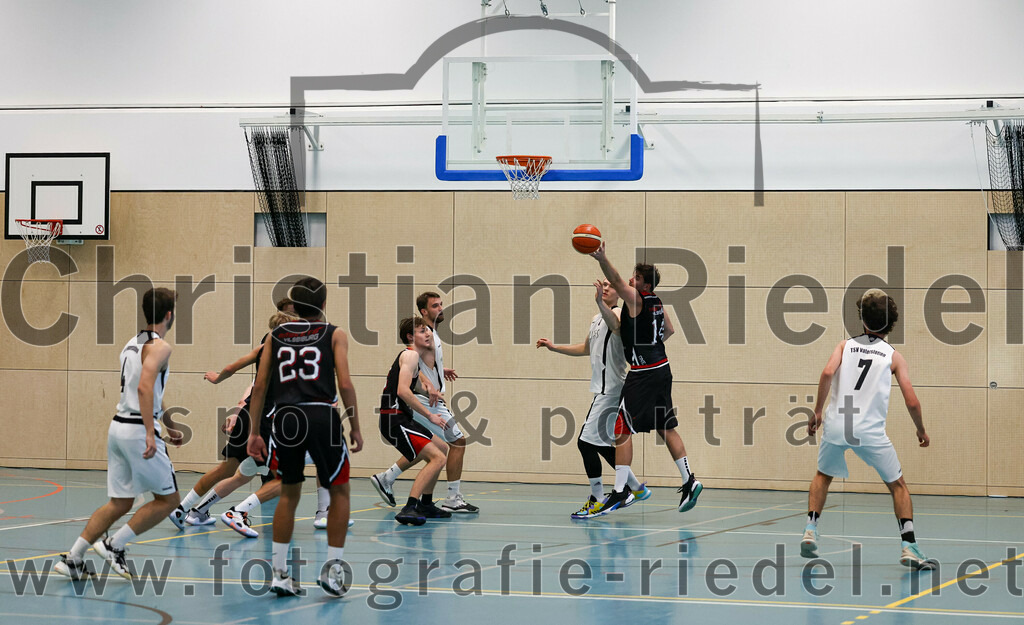 2022-10-16_064_TSV_Vaterstetten_gegen_Baskets_Vilsbiburg_2 | Vaterstetten, Deutschland, 16.10.2022:
Basketball, Bayernliga Herren Südost 2022 / 2023, 1. Spieltag, TSV Vaterstetten gegen Baskets Vilsbiburg 2, Endergebnis: 83:64

Foto: Christian Riedel / fotografie-riedel.net