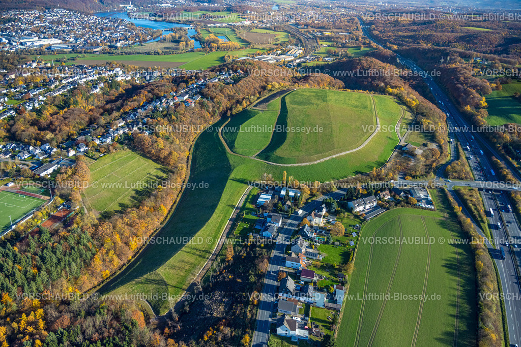 Wetter251103843 | Luftbild, Projektentwicklung Enerke GmbH Entsorgungsunternehmen Kippe, Licht und Schatten, herbstliche Bäume, Grundschöttel, Wetter, Ruhrgebiet, Nordrhein-Westfalen, Deutschland