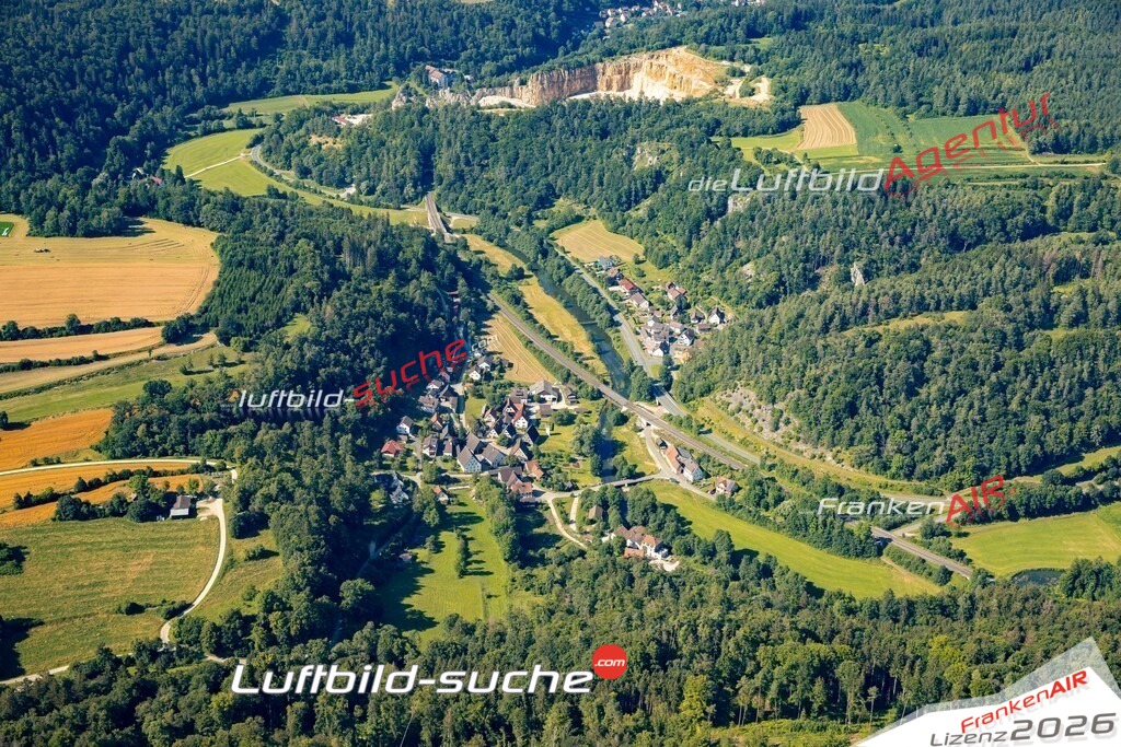 Das Luftbild zeigt : Enzendorf Hartenstein - Die Luftaufnahme wurde 2024 vom UL-Flugzeug aus erstellt ( keine Drohne ) - Hochauflösende Luftaufnahme - Für grossformatige Ausdrucke geeignet. Die Geschenkidee !Mit Lizenz und Bildrechte bestellbar