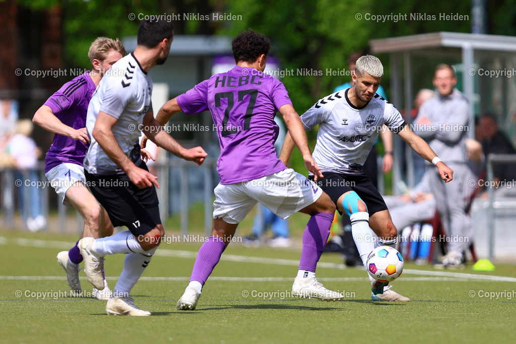 NH_HEBC_ETSVHamburg_OberligaHamburg_10052026 | #27 Lionel von Zitzewitz (HEBC), #10 Erolind Krasniqi (ETSV Hamburg)Fußball I Herren I Gamesright Oberliga Hamburg I Saison 2025-2026 I 33. Spieltag I HEBC - ETSV Hamburg I 10.05.2026 I Reinmüllersportplatz