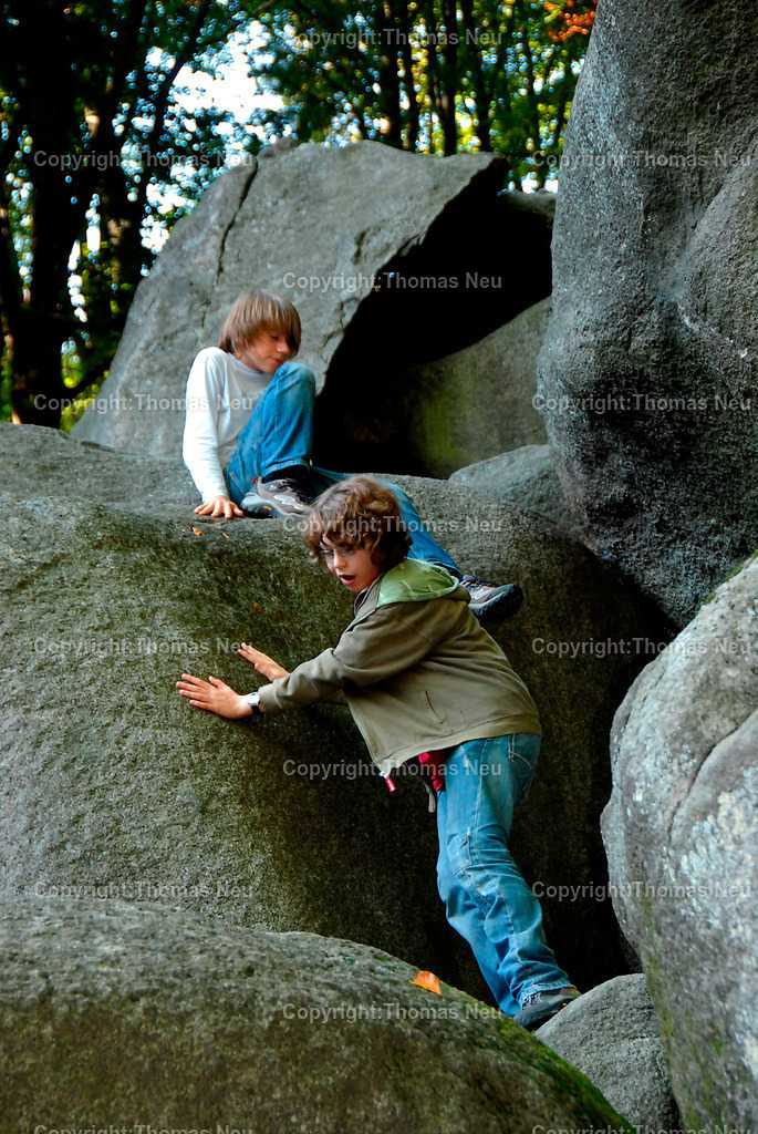 felsenmeer-odenwald-granitbloecke-reichenbach-lautertal_Touristenattraktion_Fotografie-Thomas-Neu | Das Felsenmeer in Reichenbach (Lautertal) im Odenwald ist eine der beliebtesten Touristenattraktionen in ganz Hessen. Schon in der Römerzeit wurden hier Steine behauen, die Reste des römischen Steinbruchs sind noch zu sehen, besonders die Riesensäule ist eine Attraktion,