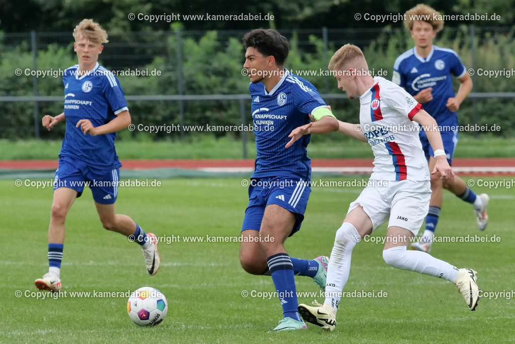 Fußball : Testspiel : SuS 09 Dinslaken - Schalke 04 U 19 am 25.07.2024 | Foto : Jochen Emde / www.kameradabei.de - Realisiert mit Pictrs.com
