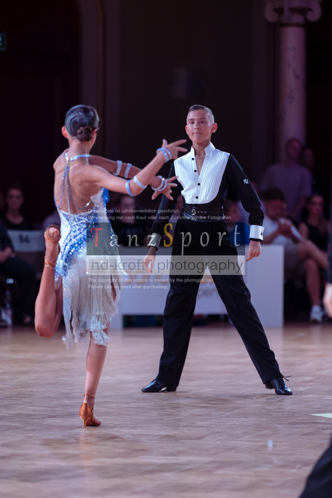 20250705_WDSF_Open_JunII_Lat-dC25-5687 | Tanzsportbilder, Standardtanz, Lateintanz, WDSF, DTV, LTVB, dancecomp, goc, hessen tanzt, blaues band der spree, walzer, tango, wiener walzer, slowfox, quickstepp, samba, rumba, cha-cha-cha, paso doble. jive, hd-kroft photography, turniertanzsport