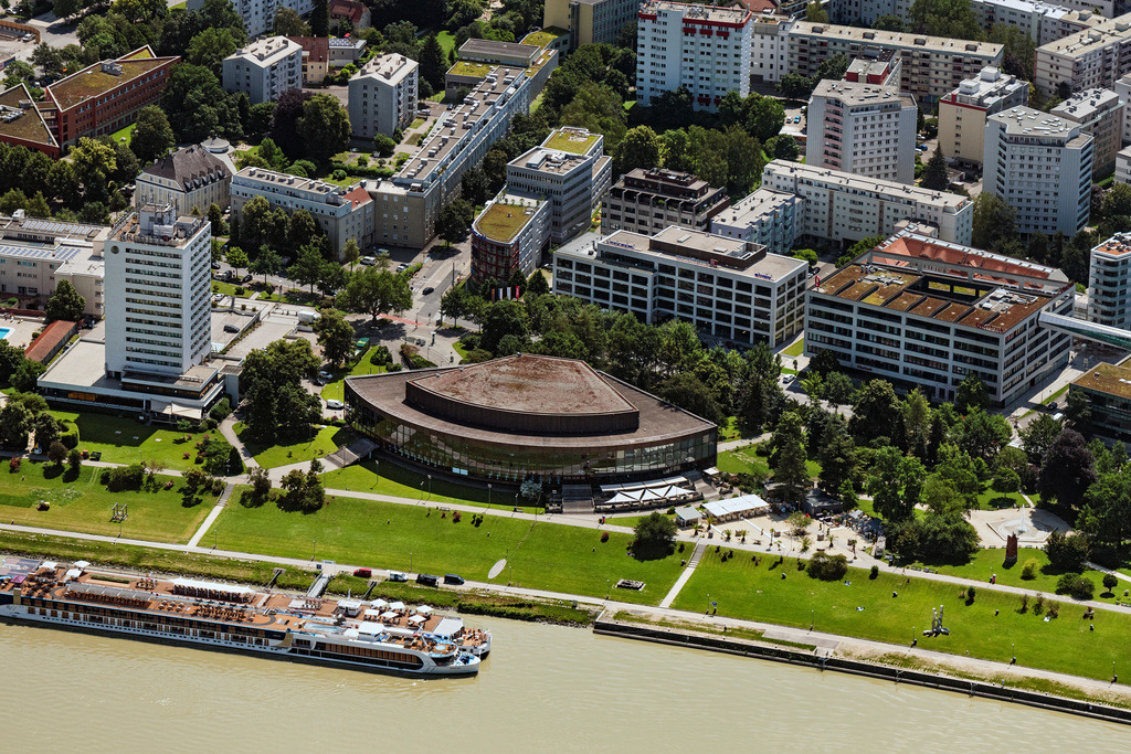 dr__0092128.jpg | LINZ 14.06.2022 Konzerthaus Bruknerhaus in Linz in Oberösterreich, Österreich. 