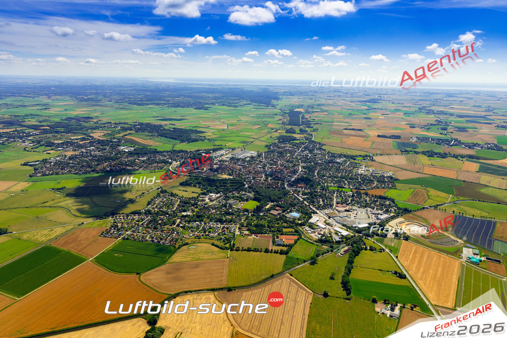 Die Luftaufnahme Schönes Bild von - Meldorf wurde 2022 vom Flugzeug aus (keine Drohne) erstellt. Hohe Auflösung -für große Poster und Wandbilder geeignet - Garantiert!
