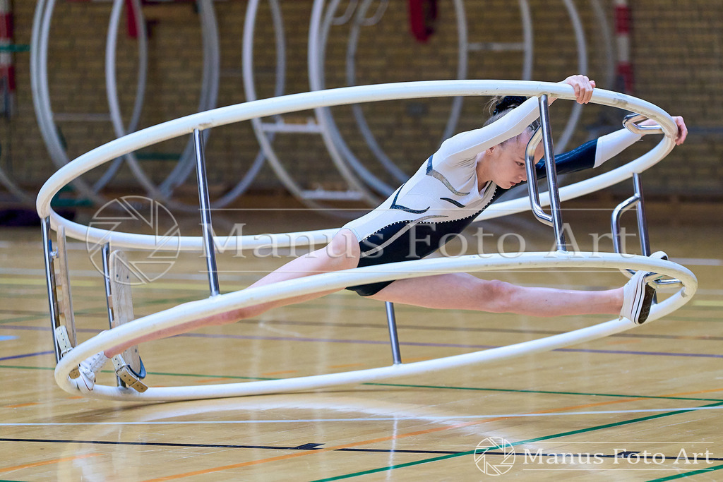 2024-11-09-1-D-DSC00611 | Professionelle Sportfotografie in Hamburg, Schleswig-Holstein und Niedersachsen – spezialisiert auf Rhönrad, Geräteturnen, Leistungsturnen und rhythmische Sportgymnastik. Bundesweite Begleitung von Rhönrad-Events. Jetzt Sport-Fotos - Realisiert mit Pictrs.com
