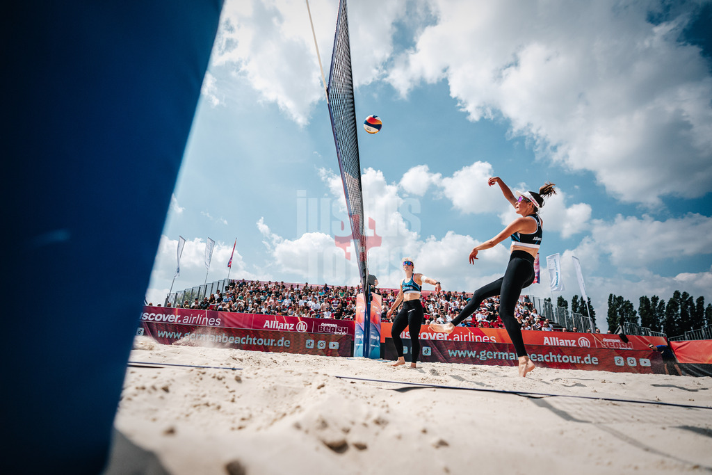 Beachvolleyball | Frauen | German Beach Tour 2024 | Tourstop Bremen | 08.06.2024 | Christine Aulenbrock beim Angriff