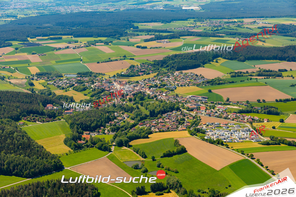 Das Luftbild zeigt :  Stamsried - Die Luftaufnahme wurde 2024 vom UL-Flugzeug aus erstellt ( keine Drohne ) - Hochauflösende Luftaufnahme - Für grossformatige Ausdrucke geeignet. Die Geschenkidee !Mit Lizenz und Bildrechte bestellbar