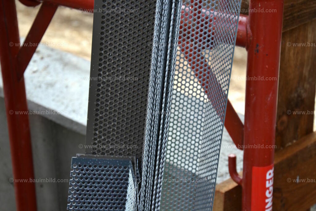 bib-lg11-spenglerarbeiten-0139 | Nach LV-Leistungsgruppen sortierte Detailfotos über den Bau eines Hauses. Alle Hausbau-Bilder direkt vom Urheber und Autor der Website Haus-Selber-Bauen.com