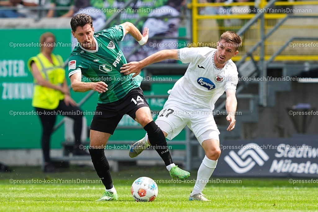 xYDR26072501013 | 26.07.2025, xydrx, Fußball, SC Preußen Münster - Viktoria Köln, Testspiel, LVM-Preußenstadion: Haralambos Makridis (SC Preußen Münster #14) im Zweikampf gegen Marco Pledl (Viktoria Köln #17)