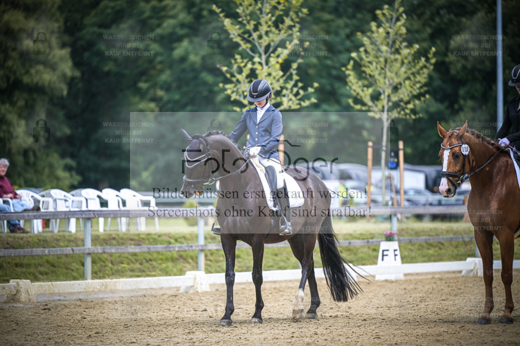 DOS_5759 | Entdecke hochwertige Reitturnierfotos von Foto Oger. Professionell, emotional und authentisch – jetzt Lieblingsmomente im Shop bestellen. - Realisiert mit Pictrs.com