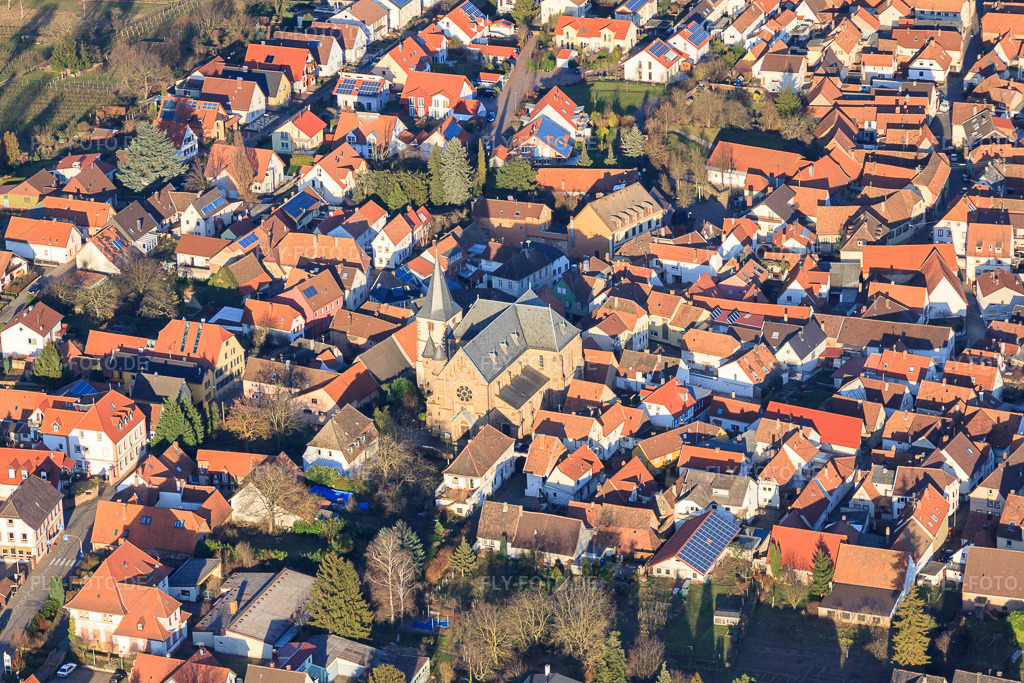 Luftbild: Kirche im Ortsteil Arzheim in Landau im Bundesland Rheinland-Pfalz in Deutschland. Foto: IMG_62429.jpg vom 24.02.2014 durch Werner Riehm/FLY-FOTO.deAuflösung des Originals: 4752 x 3168 px