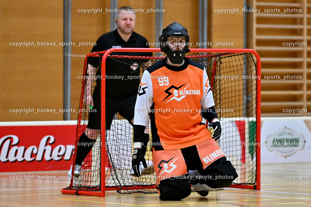 VSV Unihockey vs. SZPK Floorball | #99 Zoltán Szuri SZPK SÁROSI OPTIKA KOMÁROM, Daniel Walti Referee, VSV Unihockey vs. SZPK Floorball, VSV Unihockey vs. SZPK Floorball am 23.11.2024 in Villach (Ballspielhalle St. Martin), Austria, (Photo by Bernd Stefan)