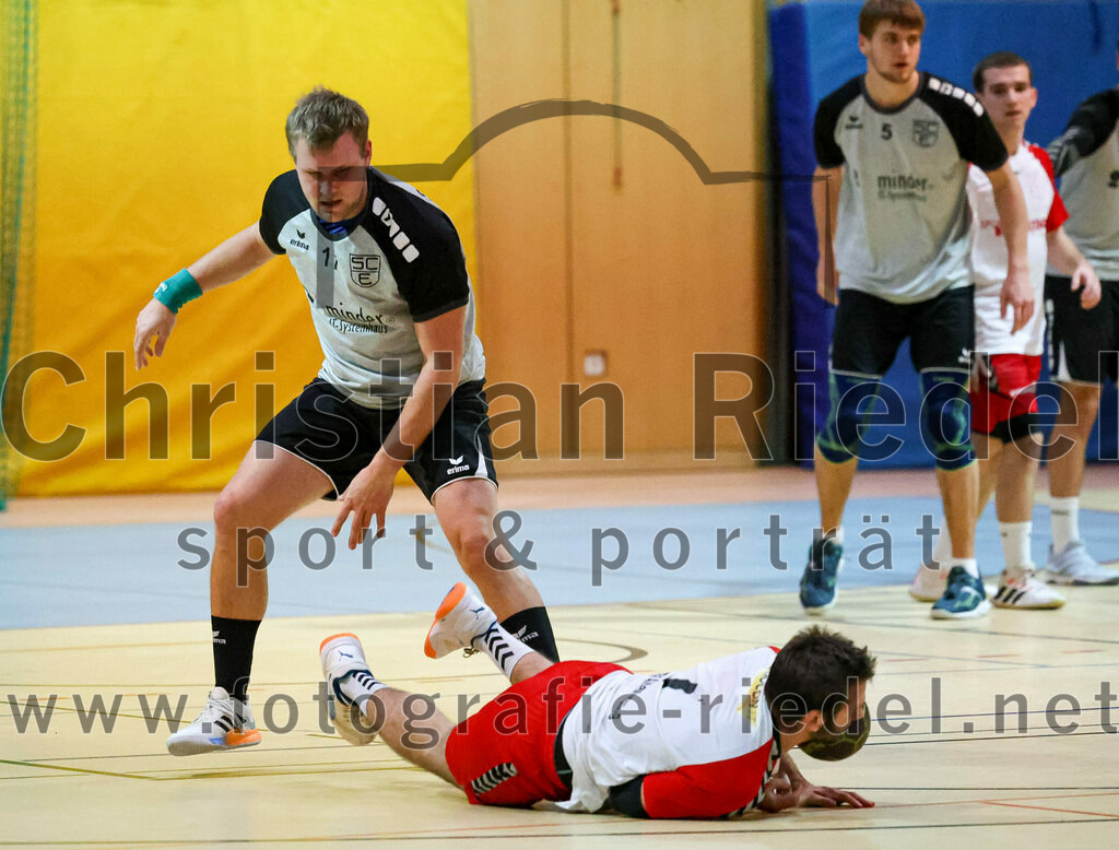 2023-01-21_055_SpVgg_Altenerding_gegen_SC_Eching | Erding, Deutschland, 21.01.2023:
Handball, Bezirksoberliga Männer 2022 / 2023, 12. Spieltag, SpVgg Altenerding gegen SC Eching, Endergebnis: 29:34

Thomas Landsmann (SC Eching, #17), Simon Rüdiger (SpVgg Altenerding, #7)

Foto: Christian Riedel / fotografie-riedel.net