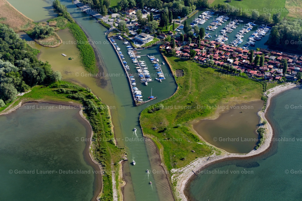 4028306 | GAIßAU 17.05.2020 Uferbereiche entlang der Fluß- Mündung Alter Rhein in den Bodensee in Gaißau in Vorarlberg, Österreich. // Riparian areas along the Alter Rhein river estuary in Lake Constance in Gaissau in Vorarlberg, Austria. Foto: Gerhard Launer