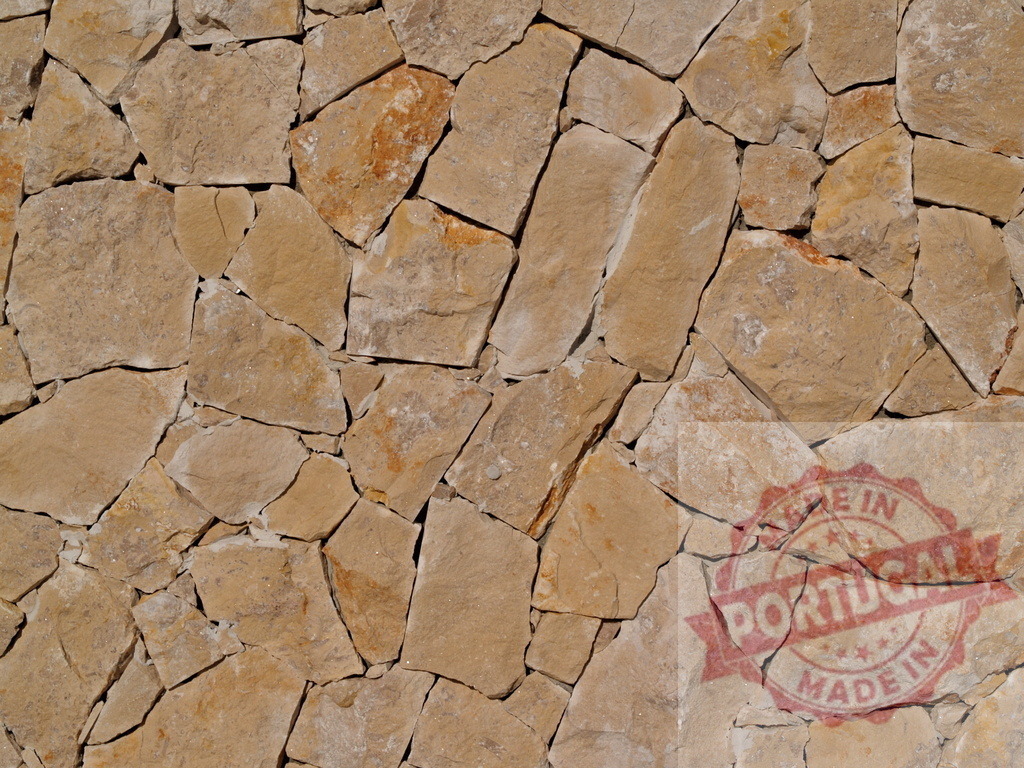 Natural stone wall showing texture and pattern | Natural stone wall displaying irregular rock shapes and earthy texture - Realisiert mit Pictrs.com