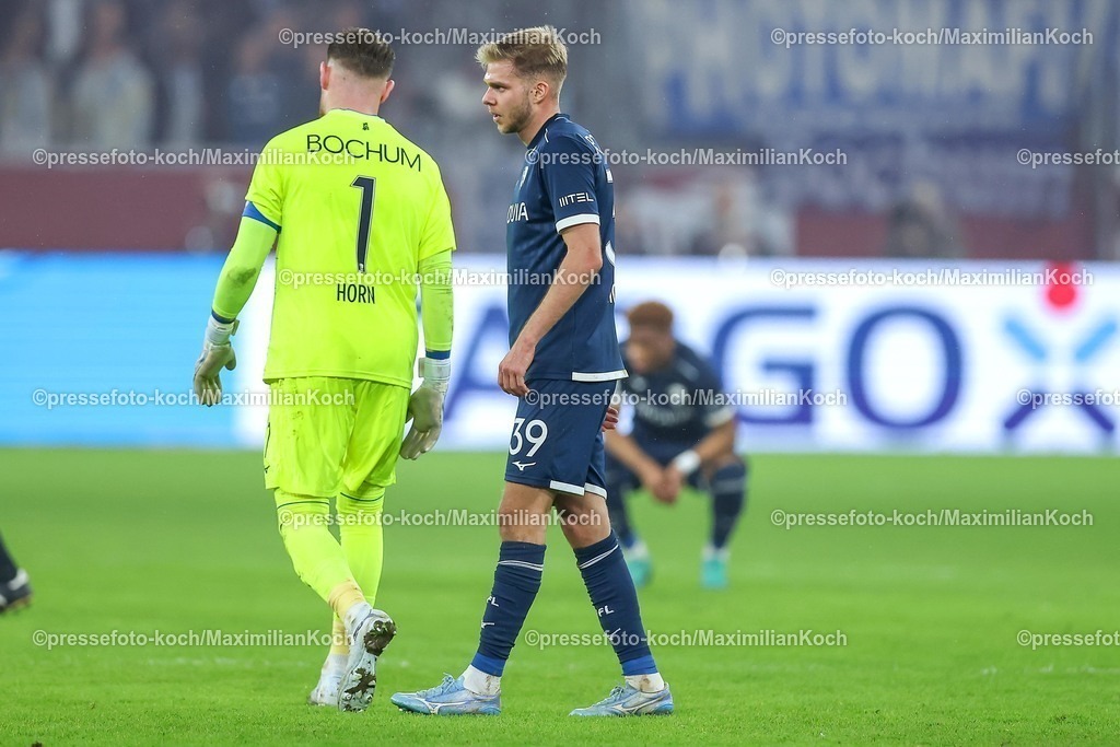 F9527022601146 | 27.02.2026, Fußball, Fortuna Düsseldorf - VfL Bochum, 2. Fußball Bundesliga, Merkur Spiel-Arena, Saison 2025 2026: enttäuscht Enttäuschung Enttäuschte Gesichter nach der 1:2 Niederlage für Bochum. Leandro Morgalla&nbsp;(VfL Bochum #39) neben Torwart Timo Horn&nbsp;(VfL Bochum #01)   DFB regulations prohibit any use of photographs as image sequences and or quasi-video.
