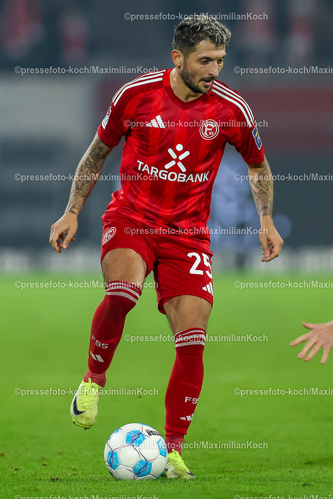 Due0911240109602174 | 09.11.2024, Fußball, Fortuna Düsseldorf - SC Paderborn 07, 2. Bundesliga, Merkur Spiel-Arena, Saison 2024 2025: Matthias Zimmermann (Fortuna Düsseldorf #25) DFB regulations prohibit any use of photographs as image sequences and or quasi-video.