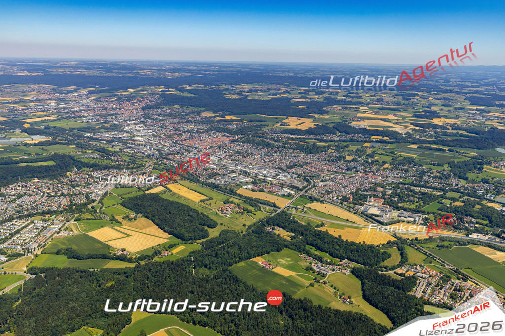 Aktuelles Luftbild von  Ravensburg - Die Luftaufnahme wurde 2022 mittels UL-Flugzeug erstellt ( keine Drohne ) - hochauflösende Kamera-Systeme von  Canon -Beste Qualität - Für grossformatige Ausdrucke geeignet. Die Geschenkidee !