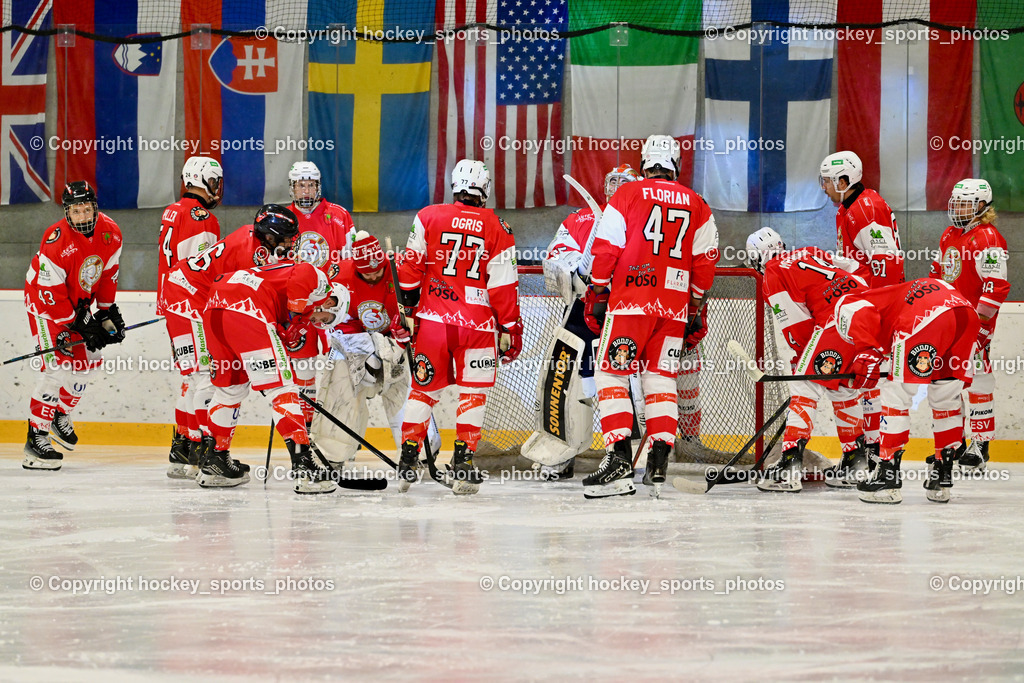 ESV Ferlach vs. UECR Eisbären Huben | ESV Ferlach Mannschaft, ESV Ferlach vs. UECR Eisbären Huben, ESV Ferlach vs. UECR Eisbären Huben am 31.10.2025 in Ferlach (HTC Eishalle Ferlach), Austria, (Photo by Bernd Stefan)