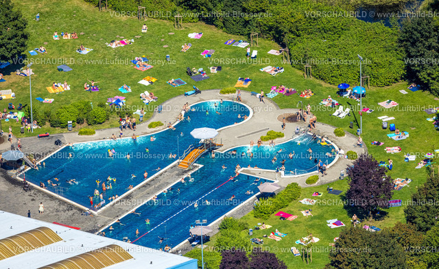 Herne240803594Freibad_Suedpol | Luftbild, Freibad Südpool, Badegäste im Schwimmbecken und auf der Liegewiese, Herne-Süd, Herne, Ruhrgebiet, Nordrhein-Westfalen, Deutschland
