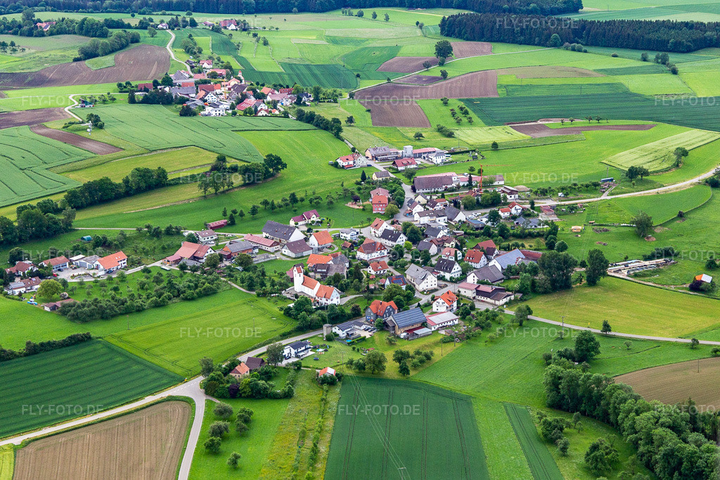 Luftbild: Danketsweiler im Ortsteil Danketsweiler in Horgenzell im Bundesland Baden-Württemberg in Deutschland. – Foto: IMG_131902.jpg vom 26.05.2022 durch Werner Riehm/FLY-FOTO.de – Auflösung des Originals: 4566 x 3044 px – Gemeinde Horgenzell