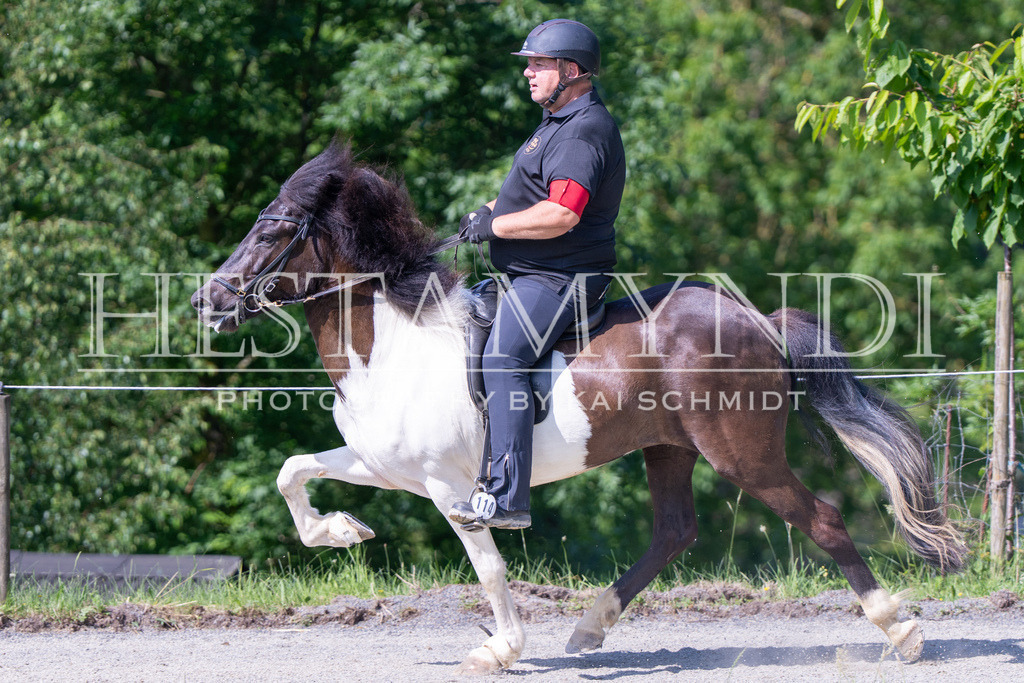 KAI00791 | Ihr sucht einen Fotografen für eure nächste OSI? Ich begleite auch euer Turnier für Islandpferde fotografisch.  - Realisiert mit Pictrs.com
