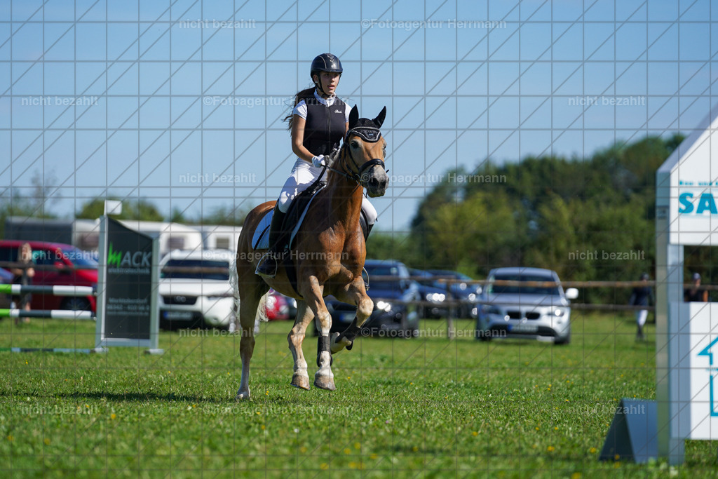 20230917-FAH09411 | Landsberg am Lech, 2023, Kaufbeuren, Kempten, Allgäu, Turnierfotografen Bayern, Fotoagentur Herrmann, Turnierbilder, Reitsport Fotos, Pferdefotograf, Augsburg, Bad Tölz, Dachau, Karlsfeld, Memmingen, Buchloe, Schwabmünchen