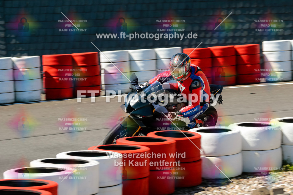 Moto-TeamOBK-22292 | Hier findet Ihr Bilder von Touristenfahrten auf der Nürburgring Nordschleife oder von anderen Veranstaltungen die ich besucht habe. Viel Spass beim Durch Schauen 