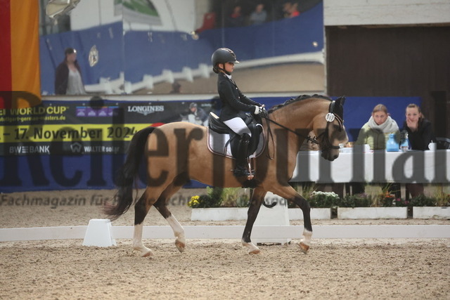 Pforzheim_2024_Finale_LJC_Prfg.Nr.04_Pony-Dressurreiterprfg_U14_Lea Zimmermann_Centi LZ (1) | Alle Fotos der Reiterjournal Fotografin Doris Matthaes im Reiterjournal Online-Fotoshop. - Realisiert mit Pictrs.com