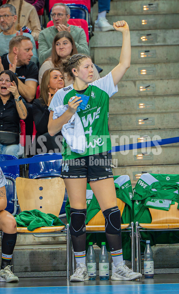 Handball I Frauen I Saison 2025-2026 I 1. HBF I 15. Spieltag I VFL Oldenburg - SV Union Halle-Neustadt 0065 | Marie Steffen (14, VfL Oldenburg) Jubel, Freude - Realisiert mit Pictrs.com