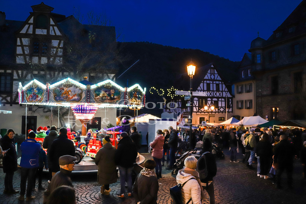 Weihnachtsmarkt Oberwesel 2022-1364 | Der Weihnachtsmarkt in Oberwesel ist jedes Jahr ein Publikumsmagnet. Wir bieten die schönsten Momente auf unseren Fotos. Kostenlos anschauen und online bestellen. - Realisiert mit Pictrs.com